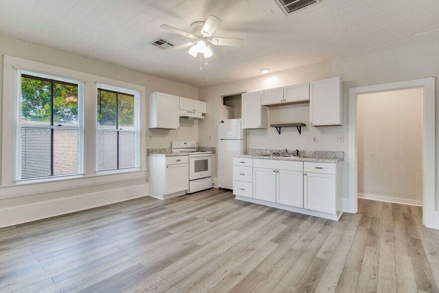 More Photos Of 1224 E Strong St, Pensacola Apartments For Sale