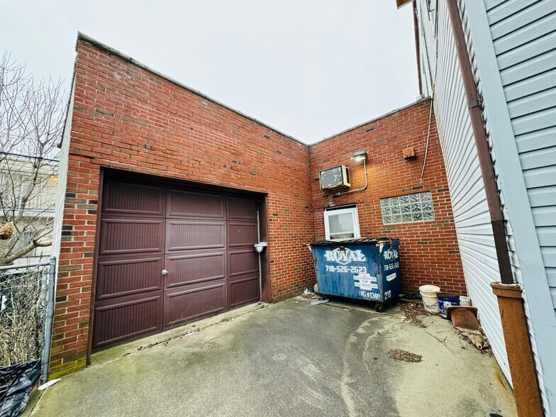 More Photos Of 13210 Hillside Ave, Richmond Hill Storefront Retail Office For Sale