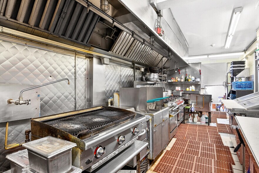 More Photos Of 269-271 Commercial St, Provincetown Storefront Retail Residential For Sale