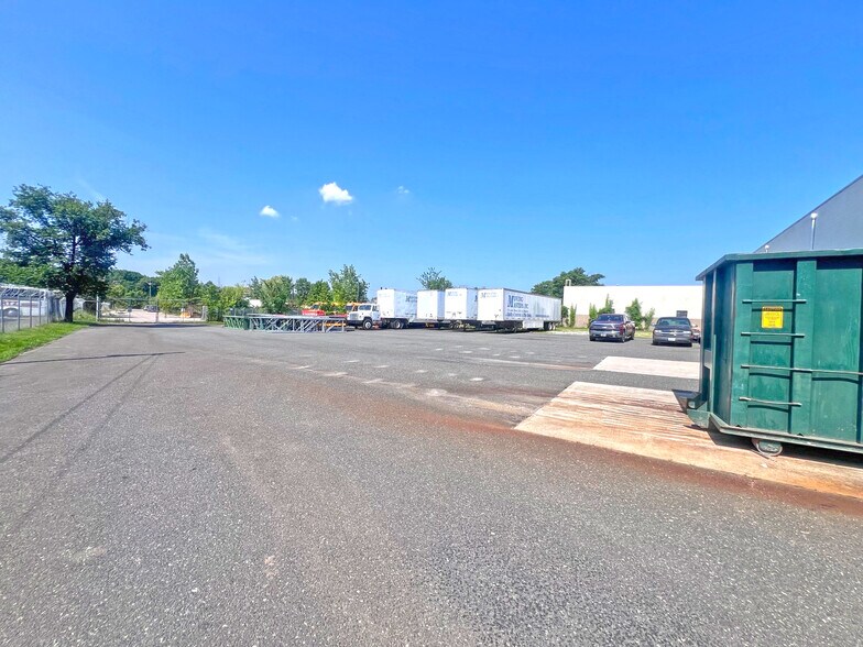 More Photos Of 5300 Tuxedo Rd, Hyattsville Warehouse For Lease