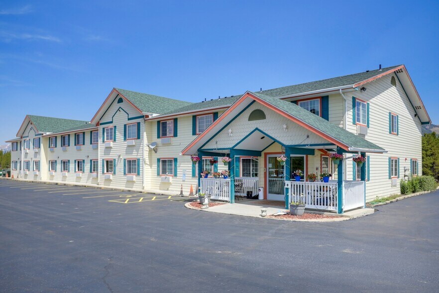 Primary Photo Of 2019 N Poplar St, Leadville Hotel For Sale