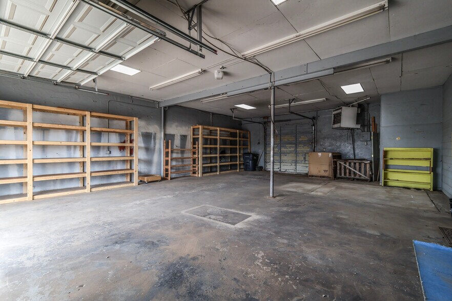 More Photos Of 3209 34th St, Lubbock Flex For Lease