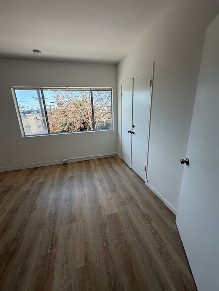 More Photos Of 910 S Barrington Ave, Los Angeles Storefront Retail Office For Lease