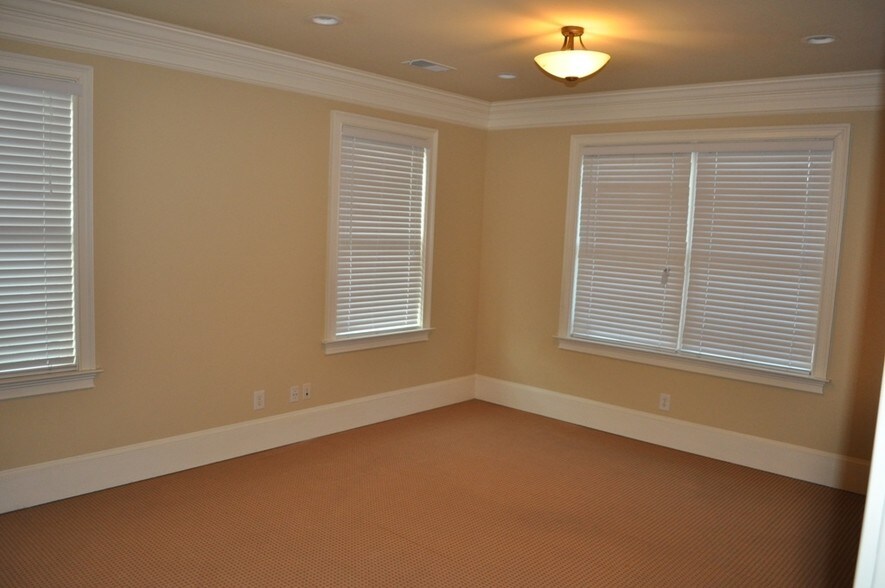 More Photos Of 4330 S Lee St, Buford Medical For Lease