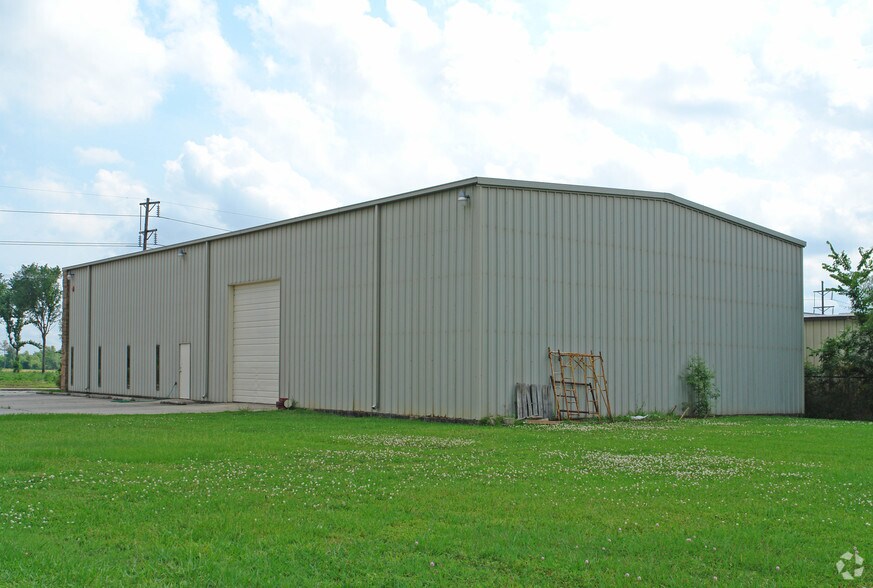 More Photos Of 4950 Washington Blvd, Beaumont Light Manufacturing For Sale