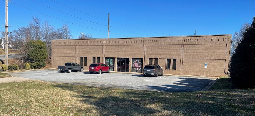 More Photos Of 2501 Mendenhall Rd, High Point Warehouse For Lease
