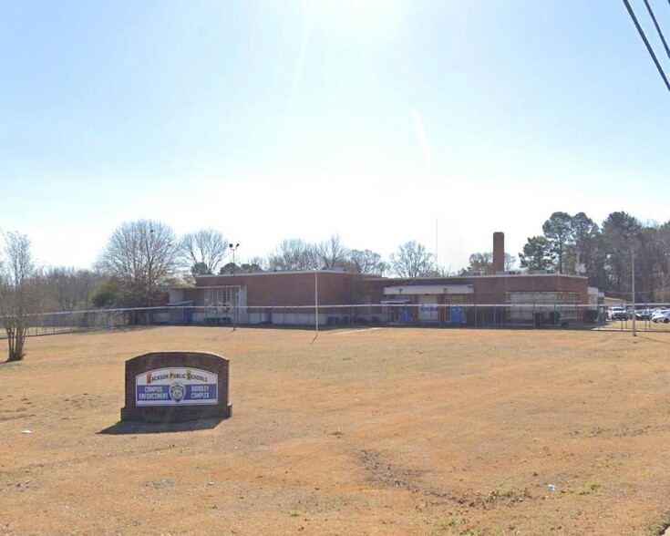 Primary Photo Of 2601 Ivanhoe Ave, Jackson Schools For Sale