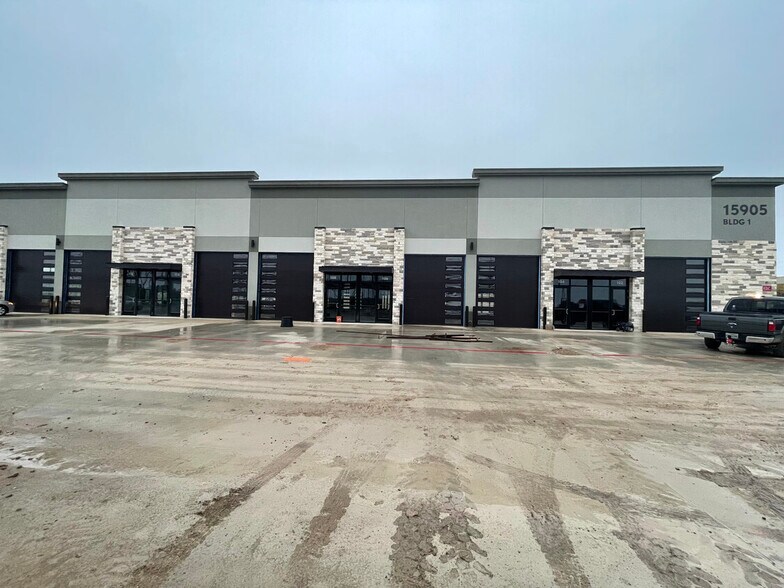 More Photos Of 15889 Ronald W Reagan Blvd, Leander Showroom For Lease