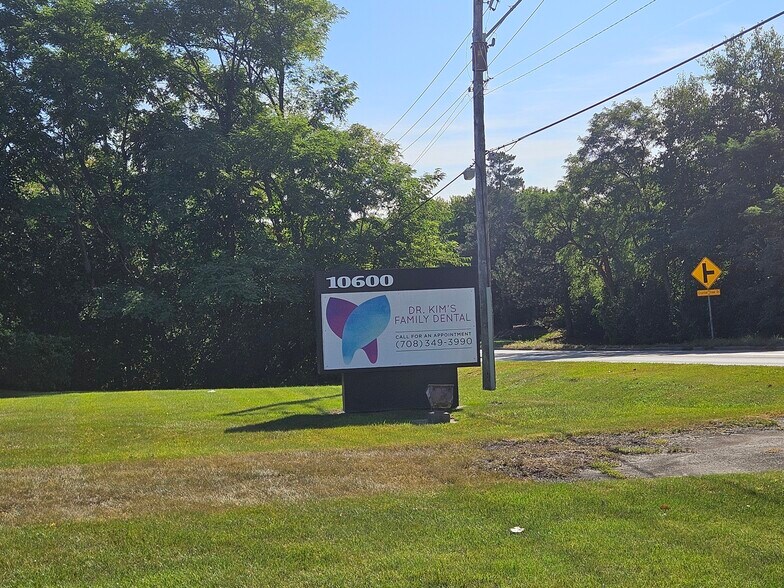 More Photos Of 10600 W 143rd St, Orland Park Office For Lease