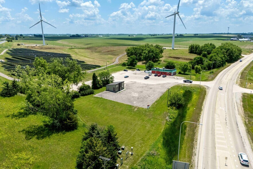 More Photos Of 4160 S Oakwood Ave, Geneseo Office For Sale
