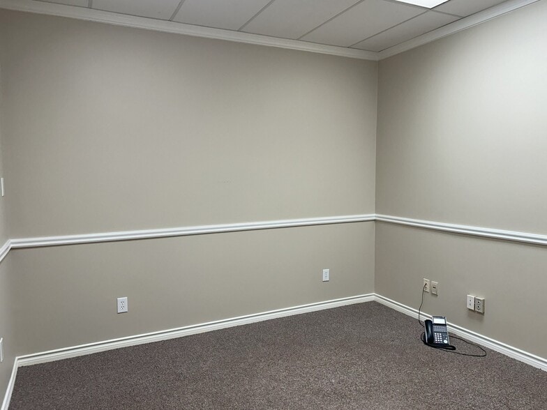 More Photos Of 901 N Mallard St, Palestine Medical For Sale