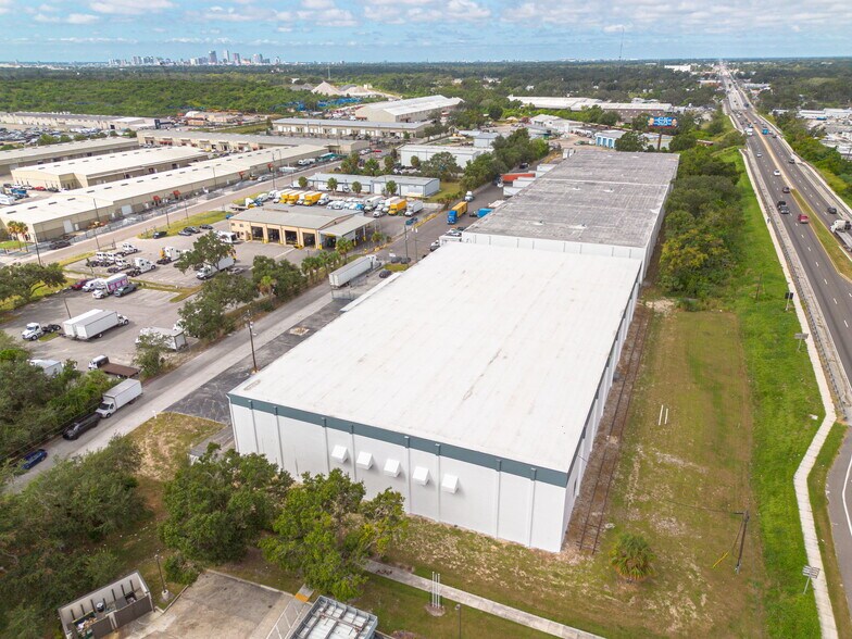More Photos Of 5520 E Giddens Ave, Tampa Warehouse For Lease