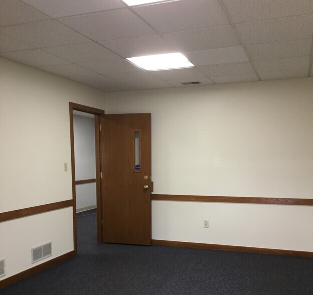 More Photos Of 87 Stambaugh Ave, Sharon Office For Lease