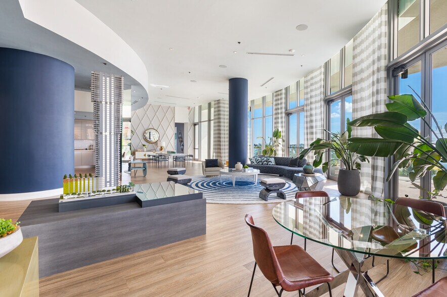 More Photos Of 2955 NE 7th Ave, Miami Storefront Retail Office For Sale