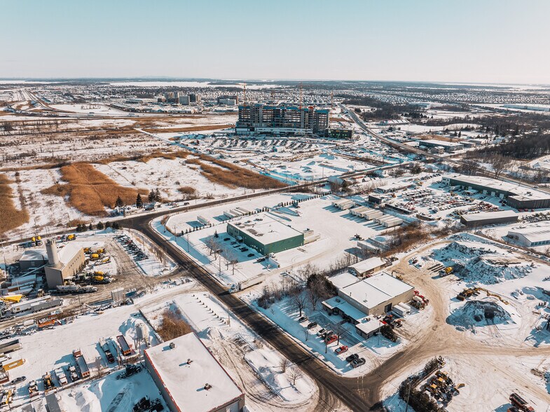 More Photos Of 500 Montée Labossière, Vaudreuil-dorion Service For Sale