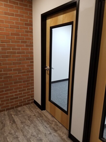 More Photos Of 550 S Main St, Lebanon Office For Sale
