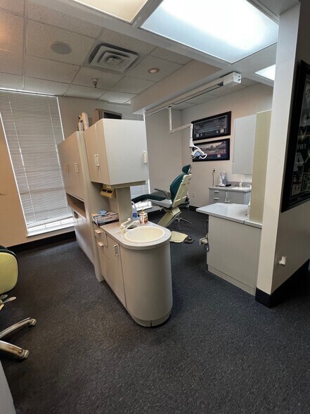 More Photos Of 1100 E Southlake Blvd, Southlake Medical For Lease