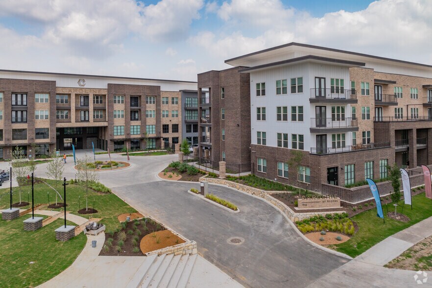 Primary Photo Of 7910 S New Braunfels, San Antonio Apartments For Lease