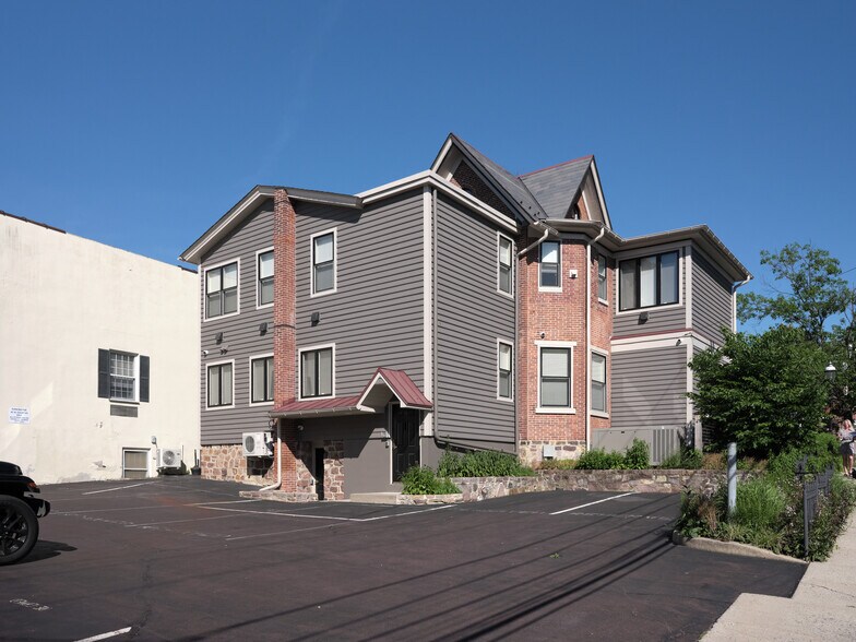 More Photos Of 67 W Court St, Doylestown Office For Lease