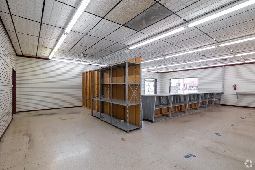 More Photos Of 631 6th Ave, Huntington Storefront For Lease