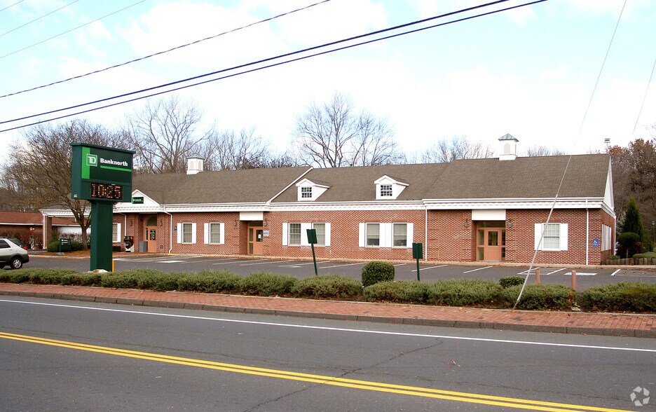 More Photos Of 921 Meriden Waterbury Tpke, Plantsville Bank For Lease