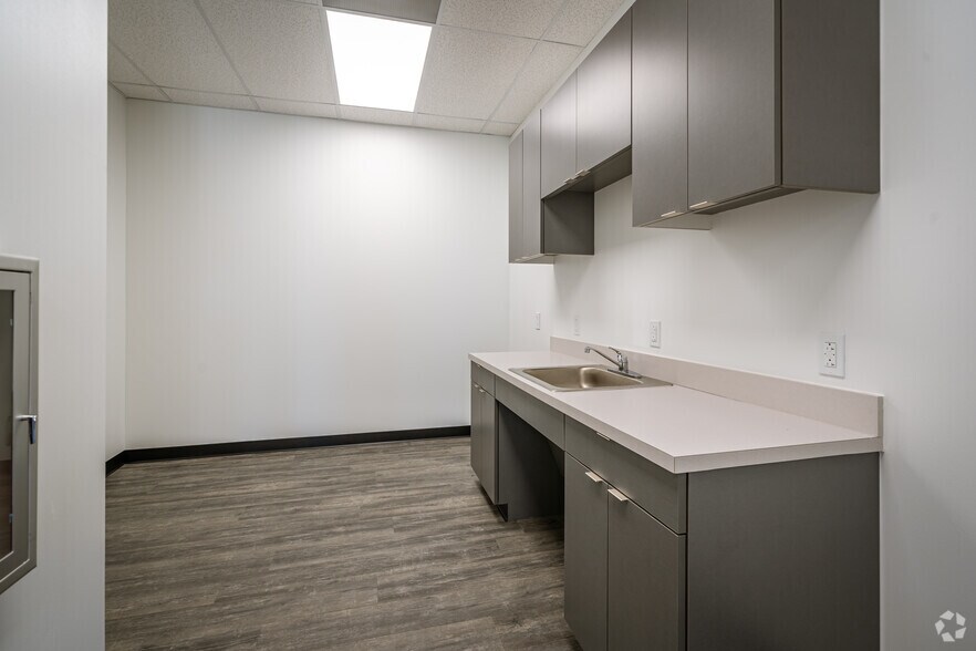 More Photos Of 2701 Twinwood Pky, Brookshire Distribution For Sale