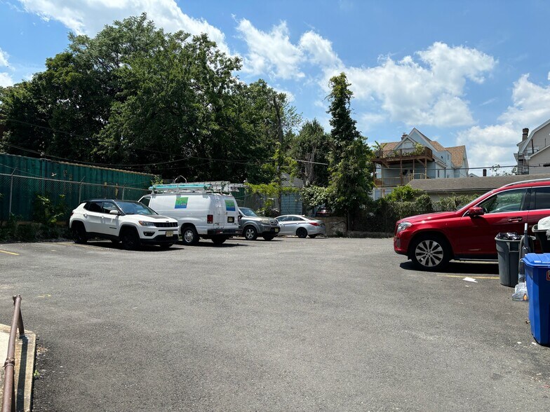 More Photos Of 53 N Day St, Orange Apartments For Sale