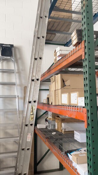 More Photos Of 141-161 Covington Dr, Bloomingdale Light Manufacturing For Lease