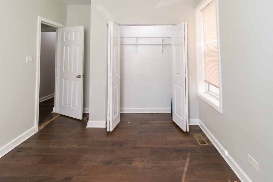 More Photos Of 619 E Groveland Park, Chicago Apartments For Sale