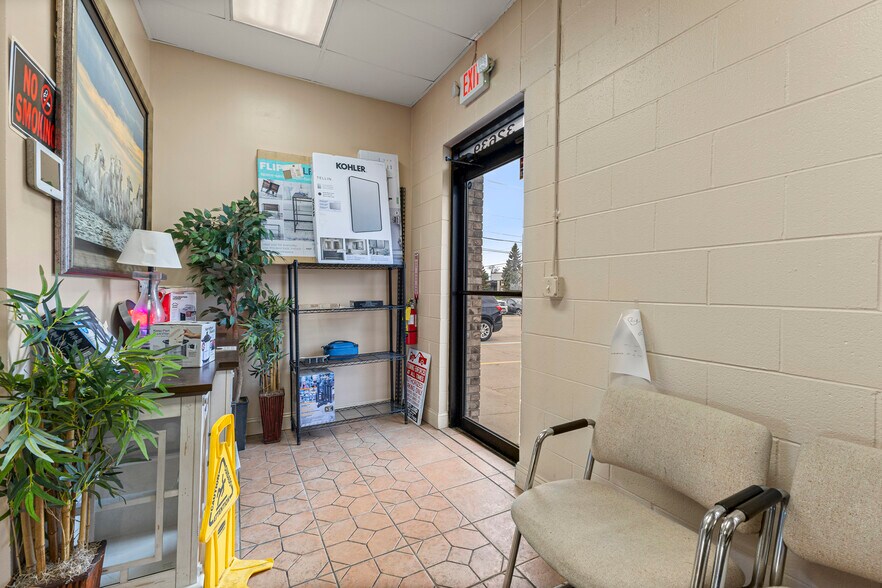 More Photos Of 32639-32645 Industrial Rd, Garden City Warehouse For Sale