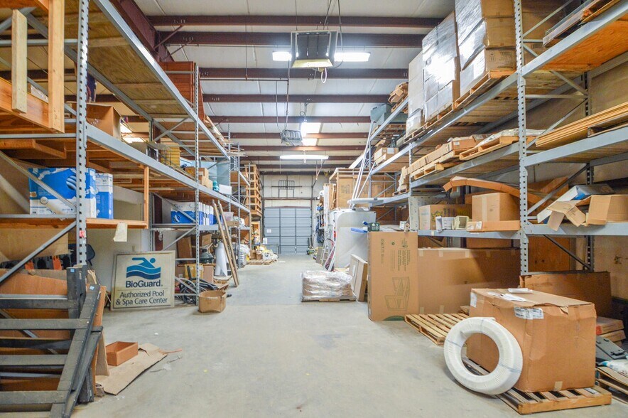 More Photos Of 415 Wilkins Wise Rd, Columbus Showroom For Sale