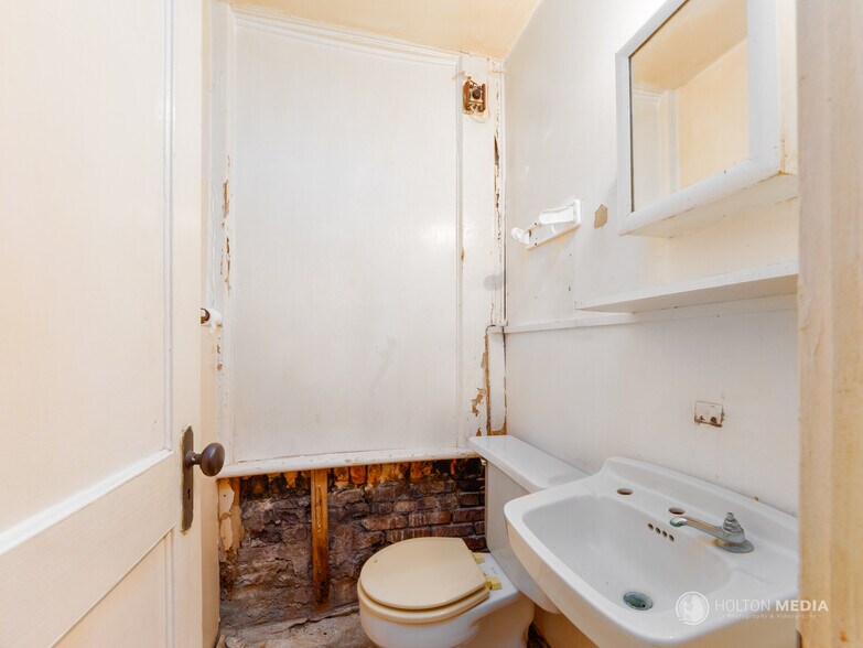 More Photos Of 1418 Newcastle St, Brunswick Storefront For Sale