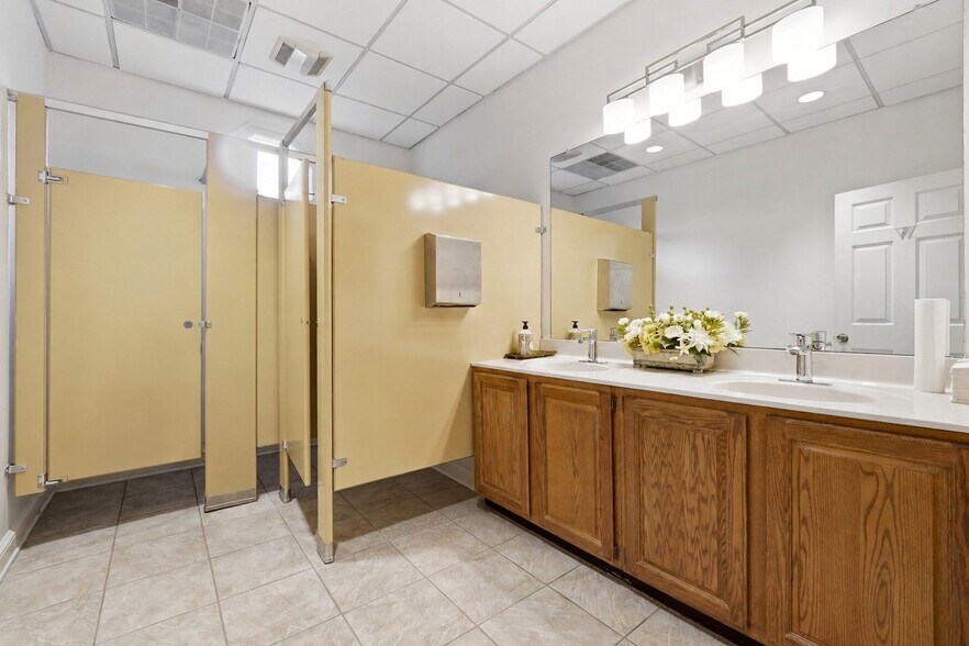 More Photos Of 3103 Medlock Bridge Rd, Norcross Office For Sale