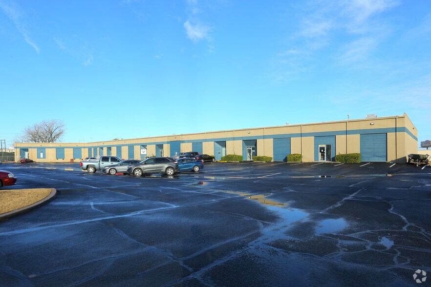 More Photos Of 6945 E 38th St, Tulsa Warehouse For Lease