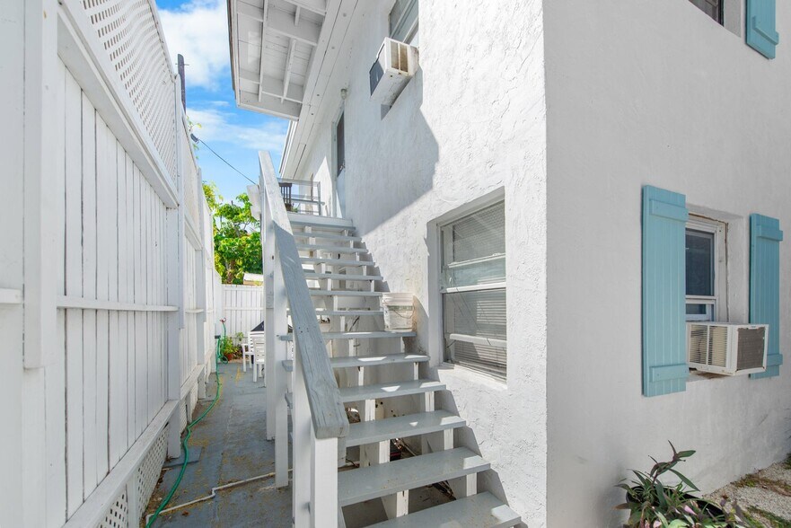 More Photos Of 709 Whitmarsh Ln, Key West Apartments For Sale