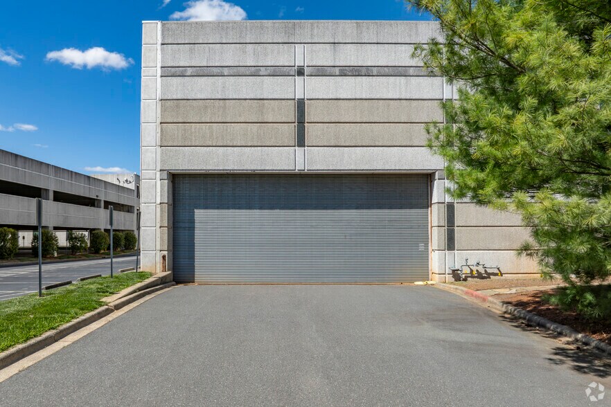 More Photos Of 2801 W Tyvola Rd, Charlotte Office For Lease