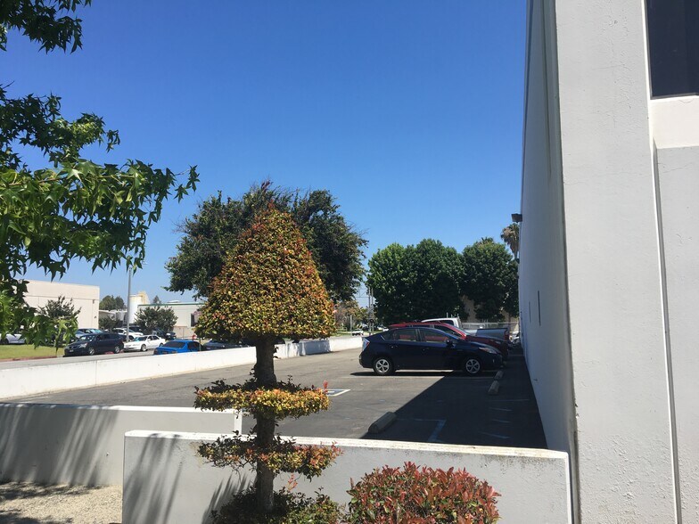 More Photos Of 7311-7341 Anaconda Ave, Garden Grove Warehouse For Lease