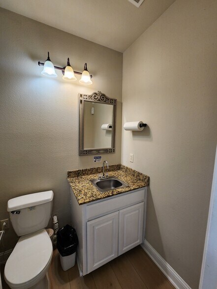 More Photos Of 2125 Martin Dr, Bedford Medical For Sale