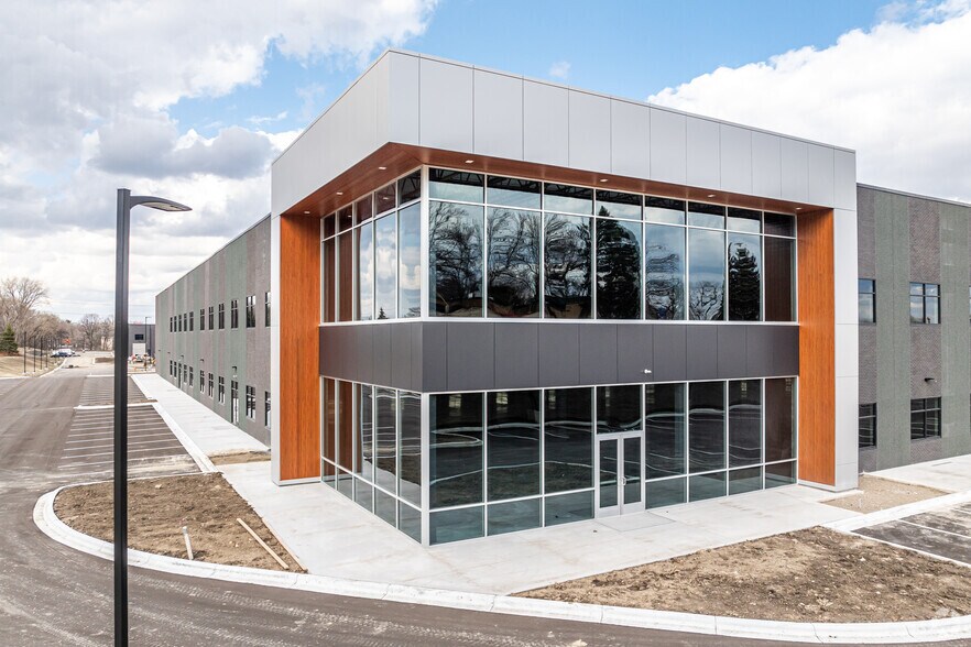 More Photos Of 651 Douglas Dr N, Golden Valley Warehouse For Lease