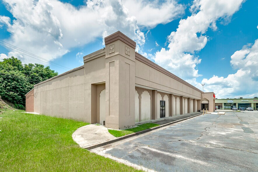 More Photos Of 3720 Bloomfield Village Dr, Macon-Bibb Storefront For Sale
