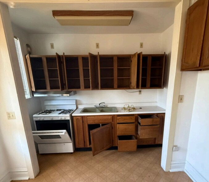 More Photos Of 816 W Agatite Ave, Chicago Apartments For Sale