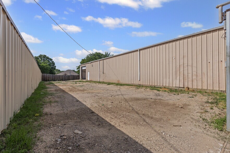 More Photos Of 4715 Turner Warnell Rd, Arlington Warehouse For Sale