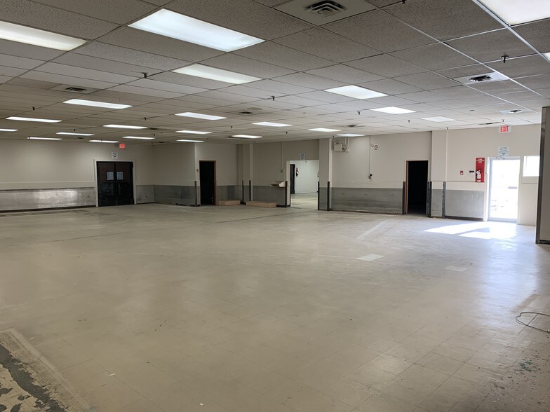 More Photos Of 10557 108th St NW, Edmonton Flex For Lease