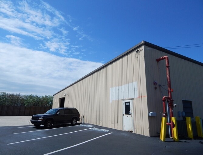 More Photos Of 1880 SE Federal Hwy, Stuart Warehouse For Lease
