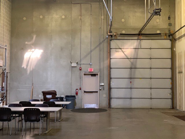 More Photos Of 345 Memorial Dr, Crystal Lake Showroom For Sale