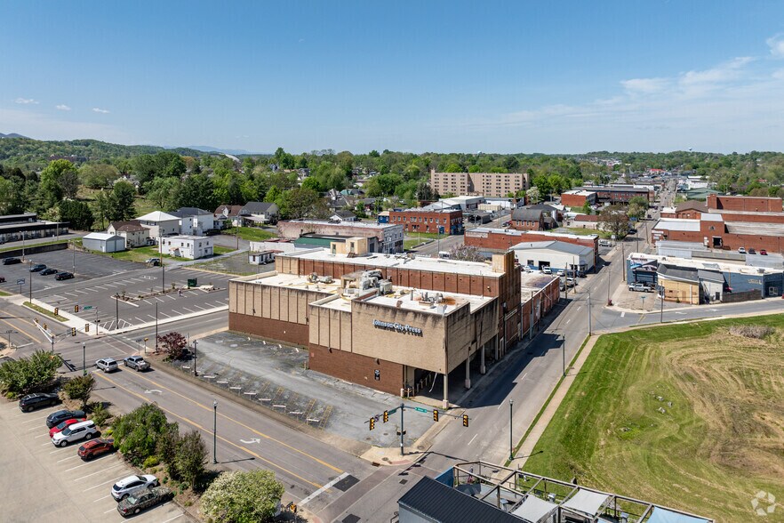 Primary Photo Of 204-208 W Main St, Johnson City Light Manufacturing For Sale