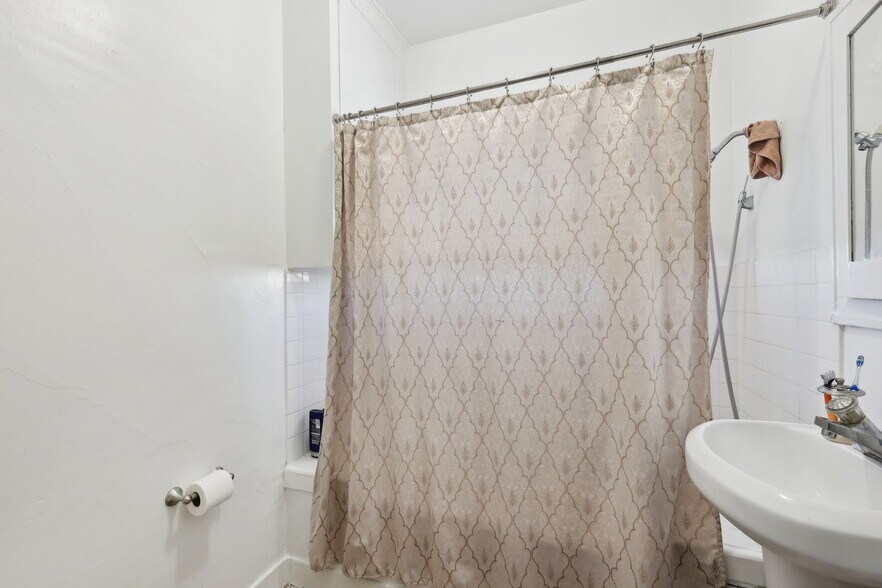 More Photos Of 2525-2543 University Ave, San Diego Apartments For Sale