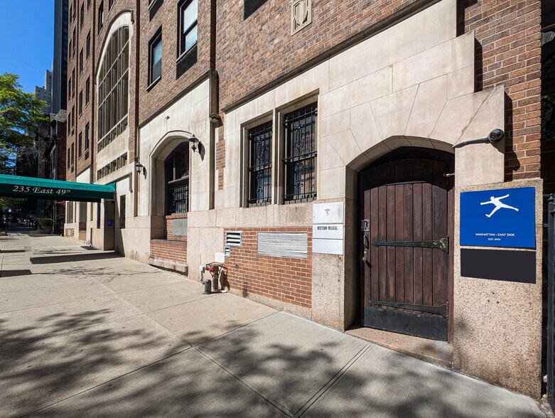 More Photos Of 235 E 49th St, New York Apartments For Sale