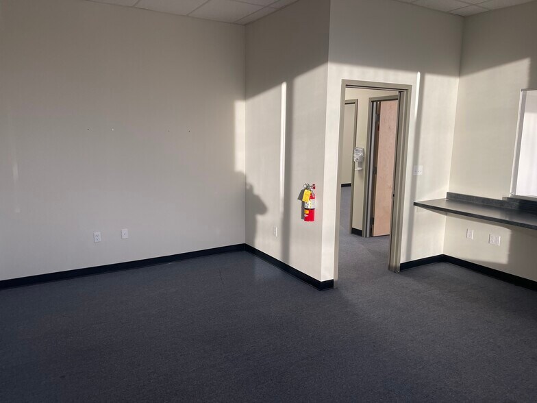 More Photos Of 1070 S Bishop Ave, Rolla Storefront For Lease