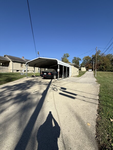 More Photos Of 1016 W Country Club Dr, Bloomington Multifamily For Sale